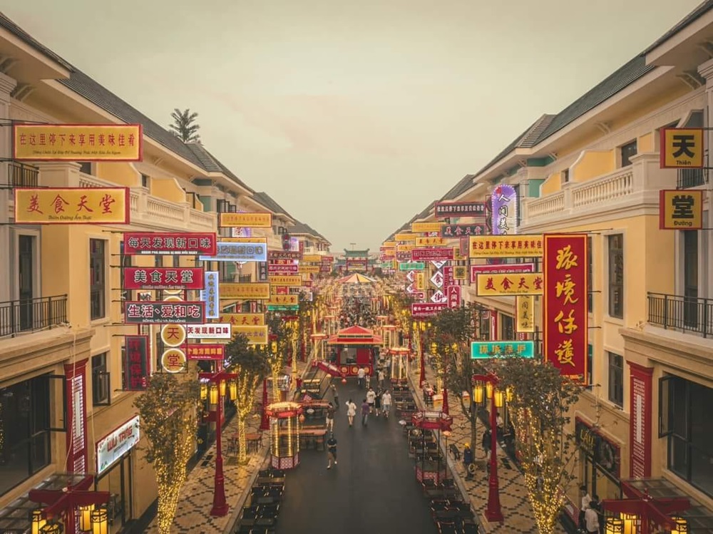Phố Little Hong Kong Vinhomes Ocean Park 2 với kiến trúc đèn lồng đặc trưng